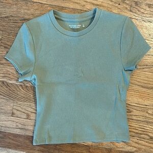 Abercrombie & Fitch
Green shirt
